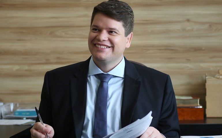 Davi Filho propõe PEC para integrar escola, família e comunidade