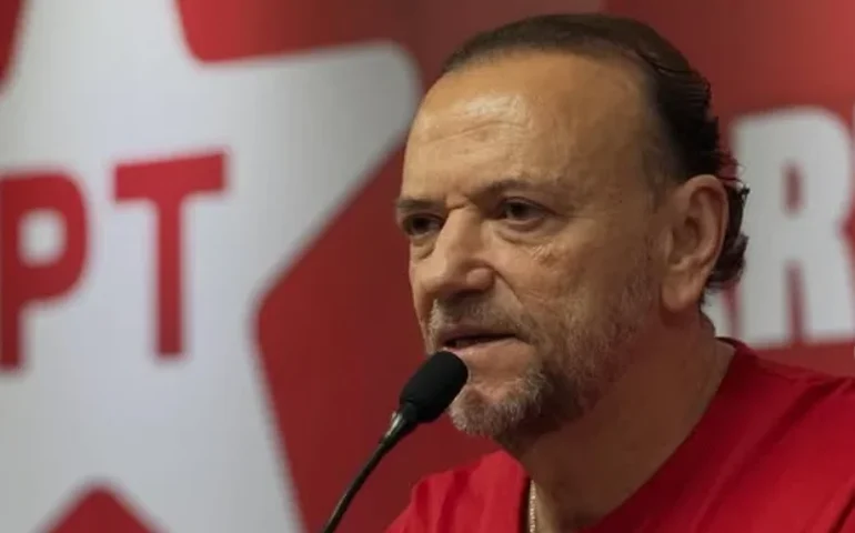 'Não debatemos adversário, debatemos nosso governo', afirma presidente do PT