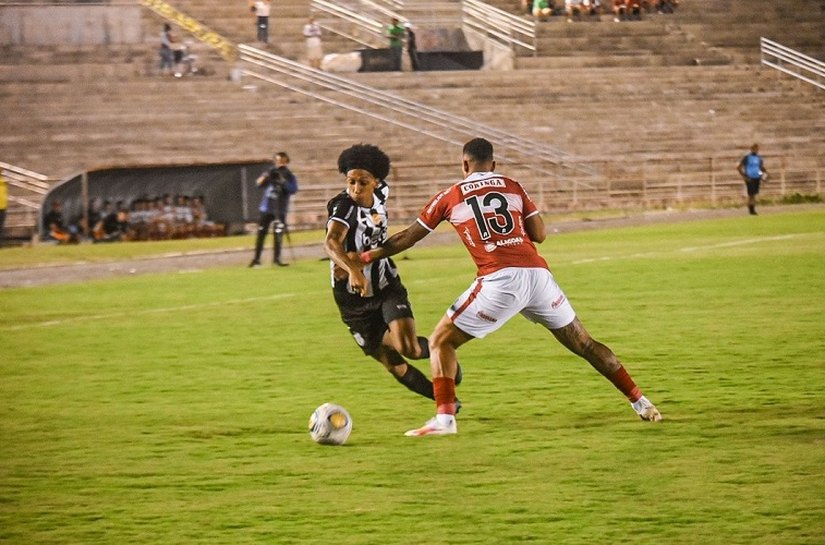 Treze e CRB empatam em jogo com reta final frenética pela Copa do Nordeste