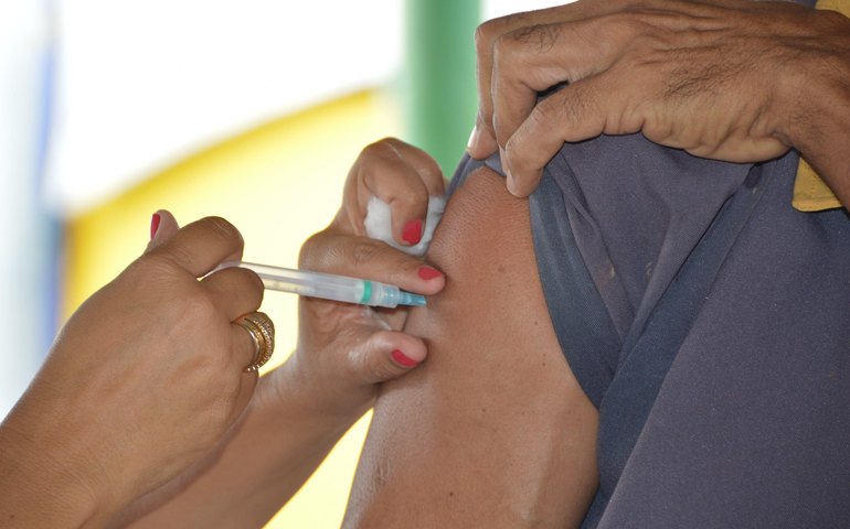 Sesau orienta a população sobre importância de completar esquema vacinal