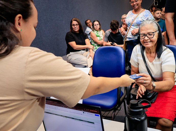 Programa Celular Seguro da SSP restitui cerca de 100 aparelhos recuperados