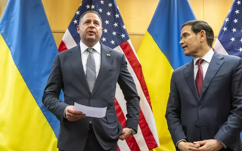 EUA e Ucrânia reformulam plano de paz apresentado por Trump