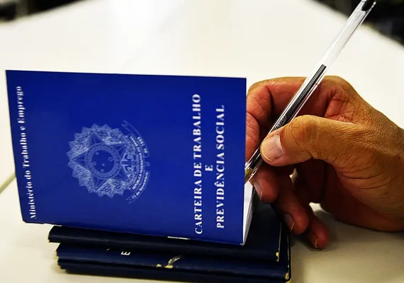 Desemprego Cai para 7,9% no Primeiro Trimestre de 2024