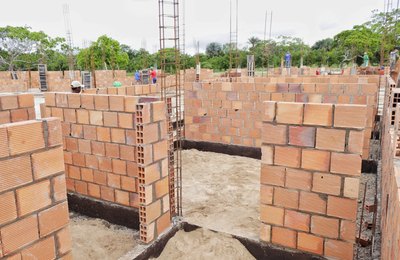 Equipe da Prefeitura de Palmeira dos Índios visita obras da nova Escola de Lagoa da Areia