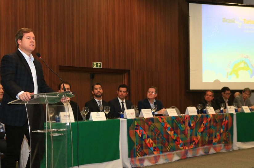 Ministro Marx Beltrão apresenta plano Brasil + Turismo ao trade alagoano