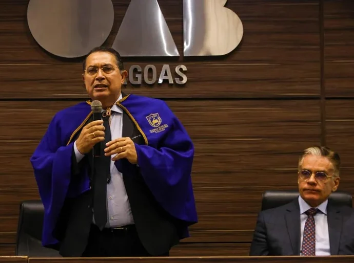 Adeilson Bezerra lança livro e assume presidência da ACBEN em noite de prestígio político