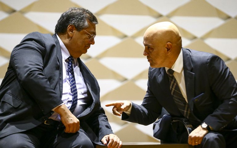 Dino diz que Moraes pediu legalmente relatórios ao TSE