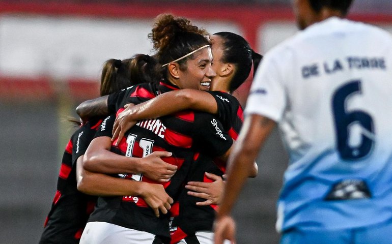 Flamengo goleia Real Brasília por 4 a 0 no Brasileirão Feminino