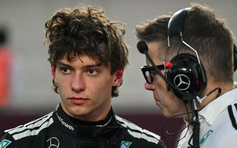 Verstappen garante pole decisiva em Abu Dhabi; Norris e Piastri seguem na briga pelo título