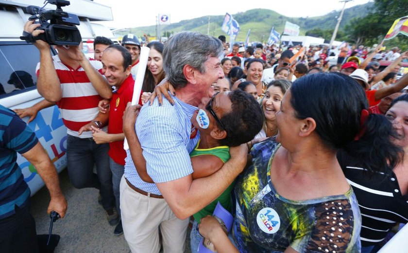 Em Colônia de Leopoldina, multidão vai às ruas em apoio à reeleição de Collor