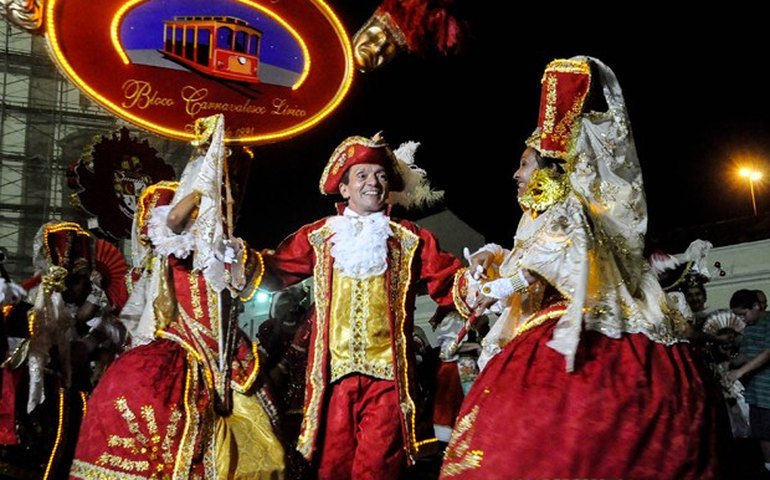 Recife celebra tradição do Carnaval com encontro de blocos líricos