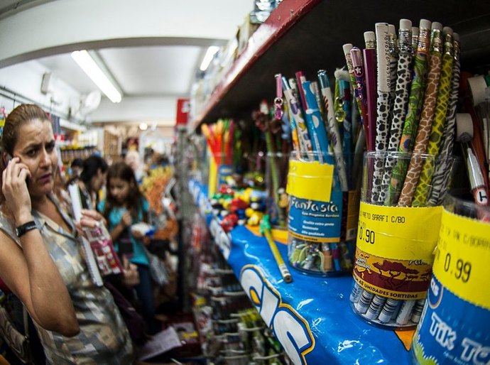 Procon Maceió faz pesquisa de preços de materiais escolares