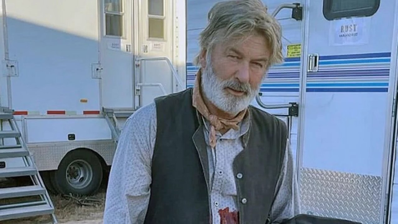 Rust, filme com Alec Baldwin, retoma produção em janeiro, após morte no set