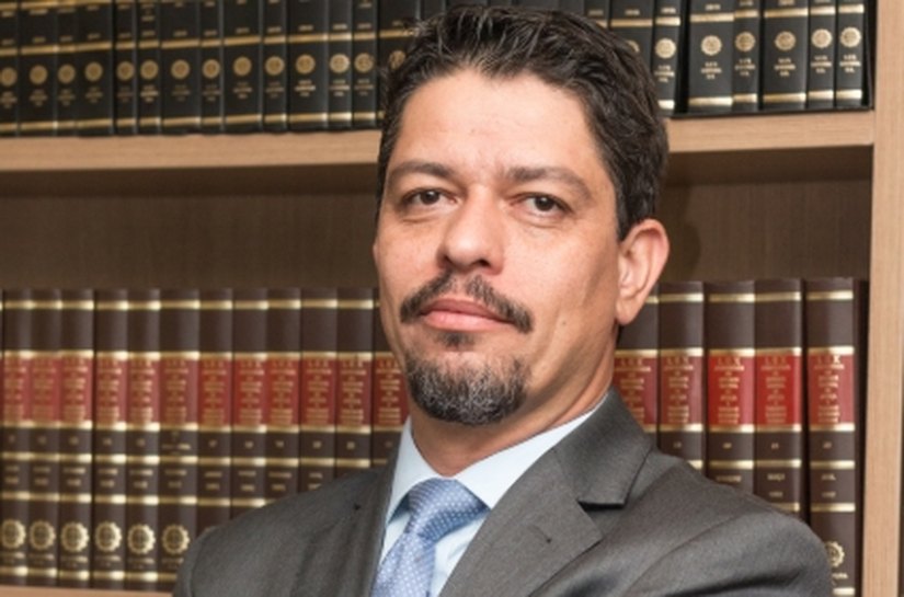 Especialista aponta distorções na tributação brasileira e defende isenção do IR até R$ 5 mil