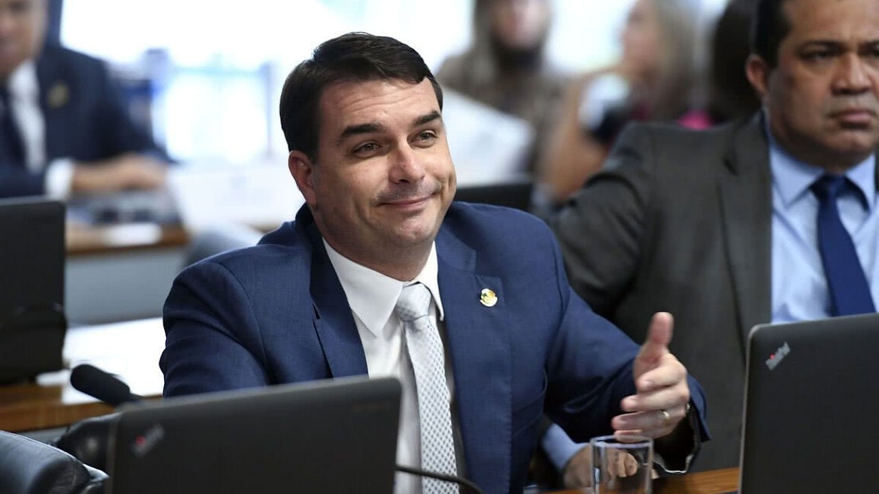 Flávio Bolsonaro sobre Marcos do Val: Nunca houve qualquer tentativa de golpe