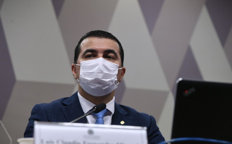 Luis Ricardo exibe mensagens que recebeu de superiores sobre Covaxin