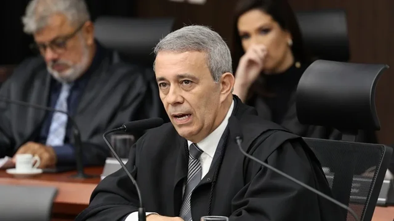 Presidente do TRE-SC diz que às 17h maioria das seções estava fechada
