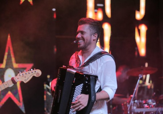 Luan Estilizado, Banda Cannibal e trio pé-de-serra animam São João da OAB Alagoas