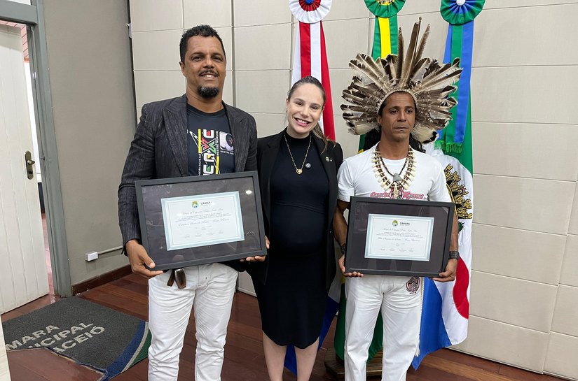 Câmara valoriza a arte da capoeira ao entregar comenda aos mestres Muruim e Tapurumã