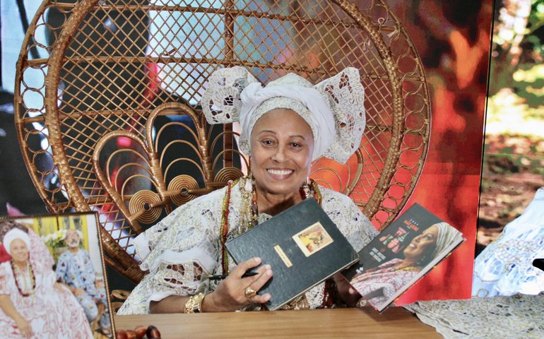 Mãe Neide Oyá d’Oxum celebra mais um livro lançado pela Imprensa Oficial