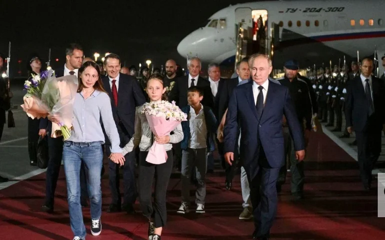 Filhos de espiões que 'descobriram' que eram russos em voo não sabiam quem é Putin e só falam espanhol