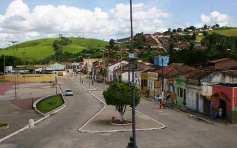 Fábrica de beneficiamento de frutas gera renda no Agreste de Alagoas