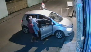 Motorista tem carro roubado enquanto desembarcava pai idoso nos braços em Itabaiana