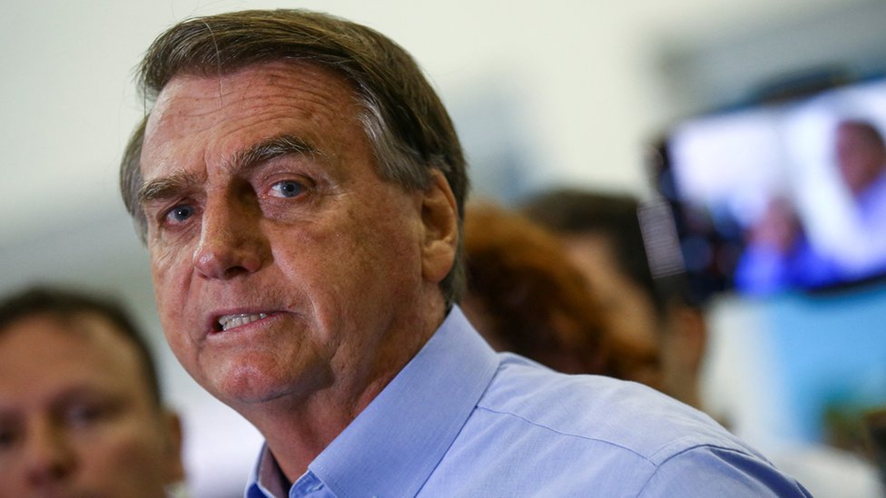 Por ordem de Moraes, Bolsonaro foi preso 'sem utilização de algemas e sem qualquer exposição midiática'