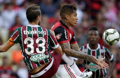 Com gol de Guerrero, Fla derrota o Flu e leva sexto Carioca invicto