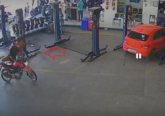 Polícia investiga execução a tiros dentro de oficina mecânica no centro de Arapiraca