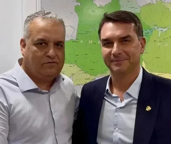 Flávio Bolsonaro desembarca em Alagoas para cumprir agenda de campanha em Maceió e Arapiraca