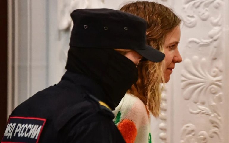 Justiça russa condena a 27 anos de prisão acusada de matar blogueiro pró-guerra