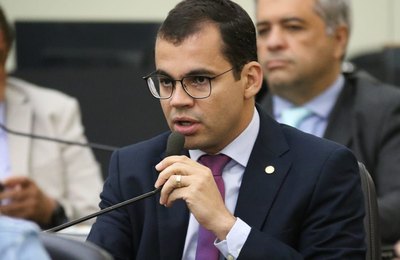 Durante seu pronunciamento na ALE, Gilvan Barros Filho pede atenção do DER para situação da AL-115