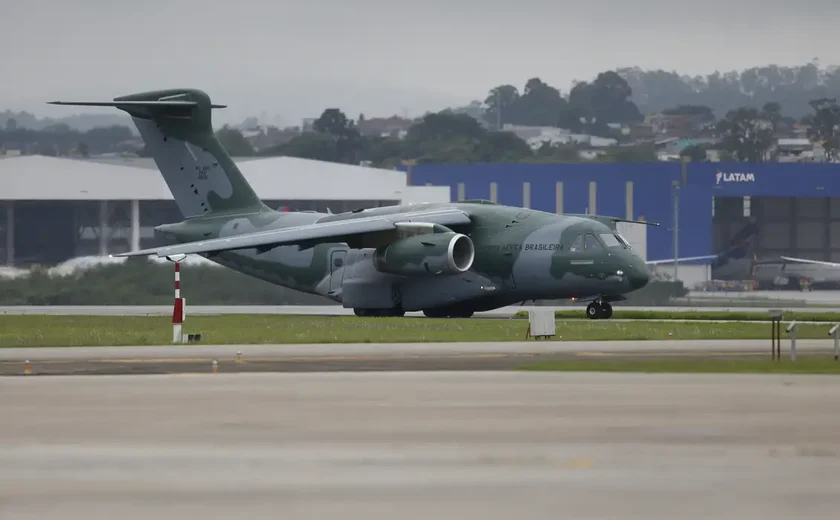 Aviões militares dos EUA começam a enviar ajuda aérea para Gaza