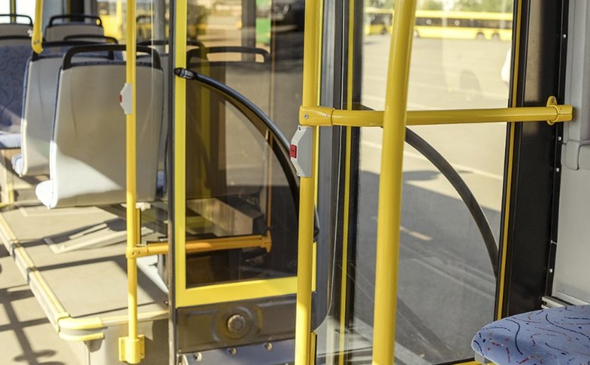 Justiça condena empresa de ônibus por queda de passageira