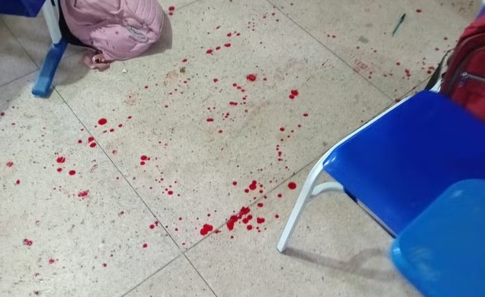Marcas de sangue na sala de aula da escola em Igaci