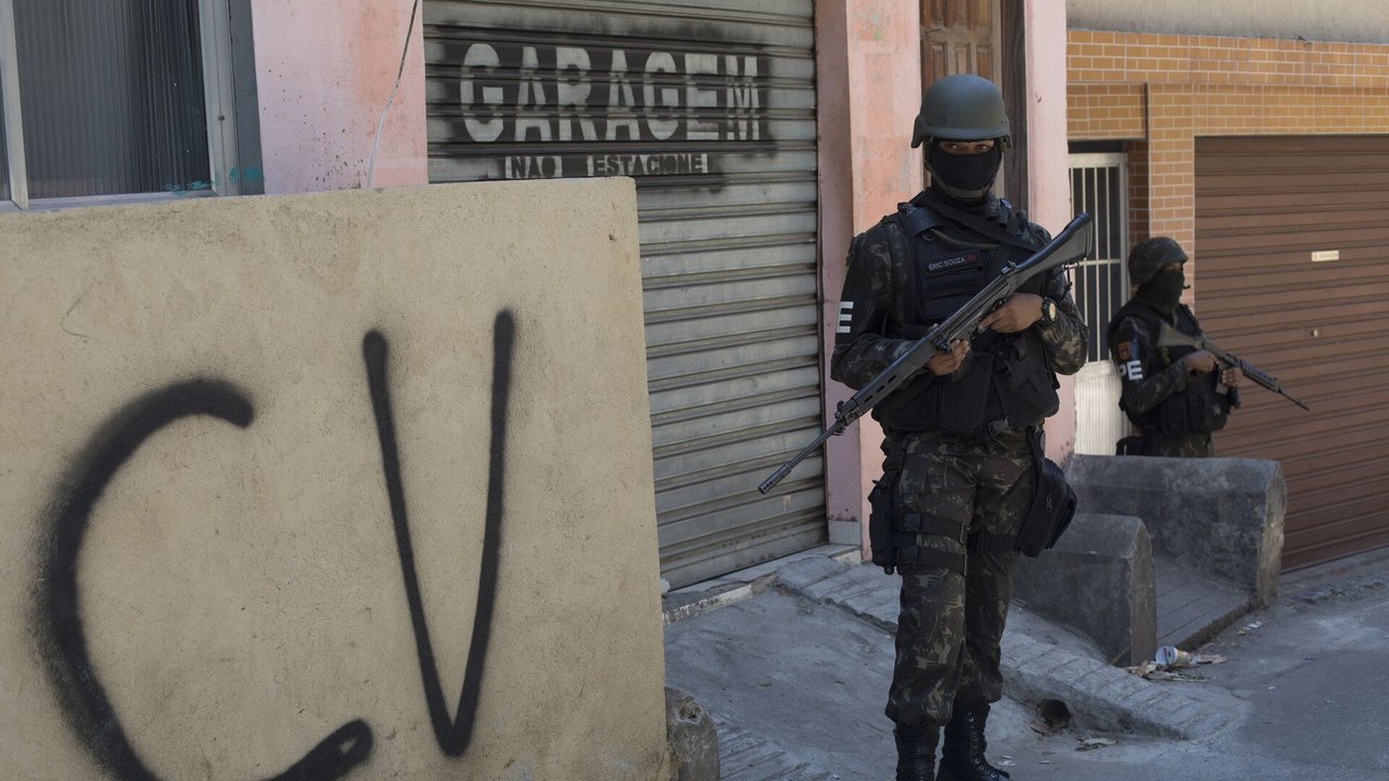 Governo do RJ busca apoio dos EUA para denotar Comando Vermelho organização criminosa transnacional