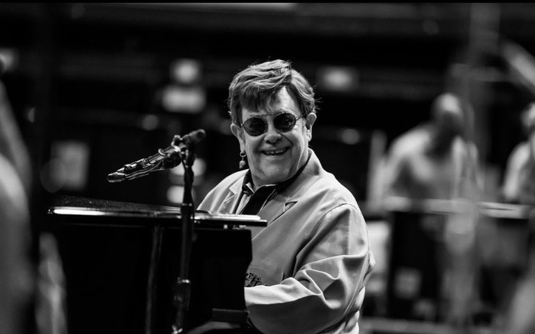 Elton John: em documentário, astro revela que filhos estão preocupados com sua saúde
