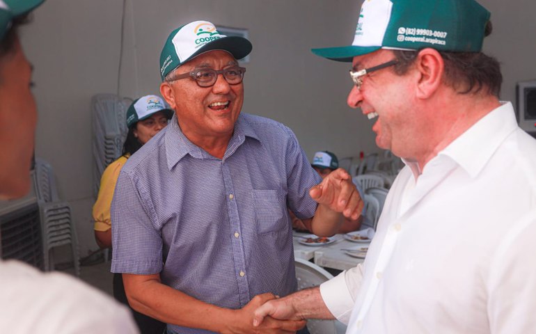 Prefeito Luciano destaca papel do associativismo agrícola em seminário na Cooperal