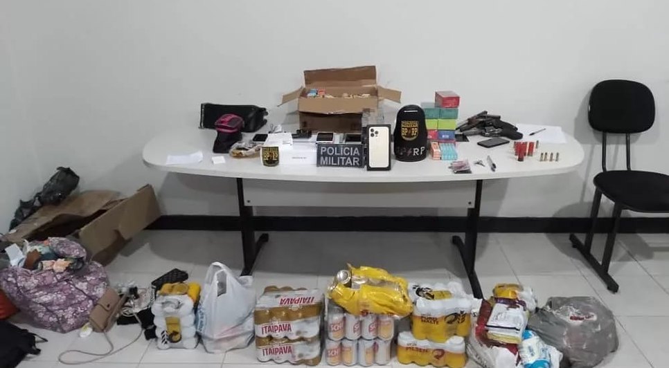 Grupo suspeito de roubar táxi e fazer reféns são presos em Muribeca