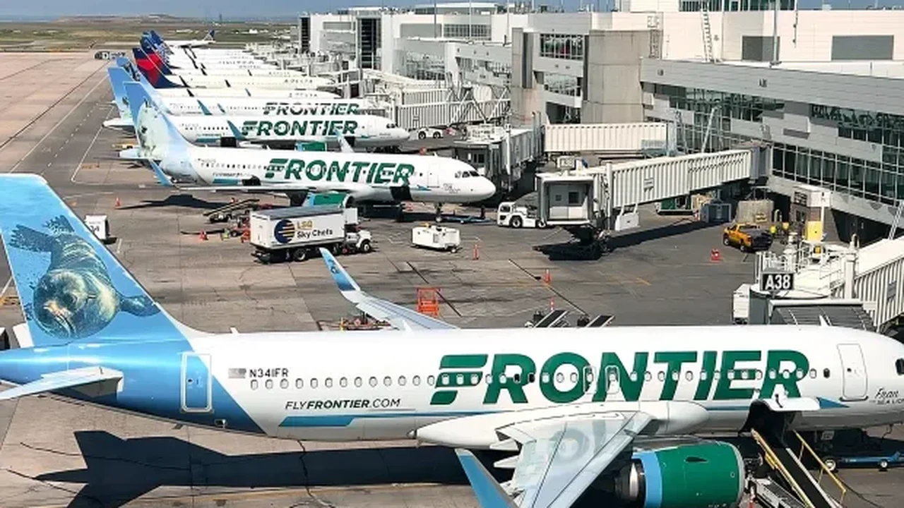 Piloto é preso dentro de avião nos EUA pouco antes de decolar e voo é cancelado