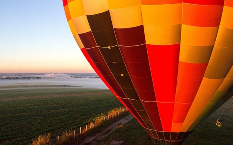 Balão causa incêndio em casas na Vila Mariana