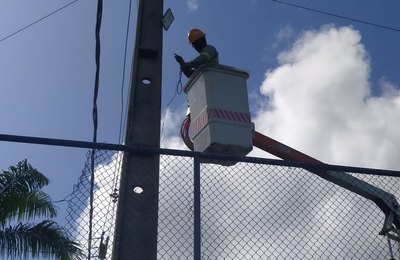 SIPE instala novos refletores no Campo do Sinimbú em Penedo 