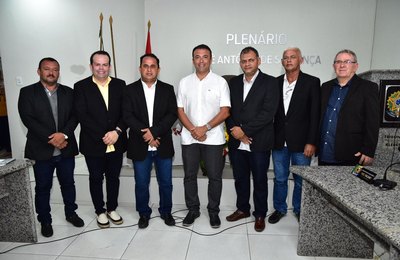 Prefeito Theobaldo Cintra prestigia sessão para eleger Mesa Diretora da Câmara de Major  