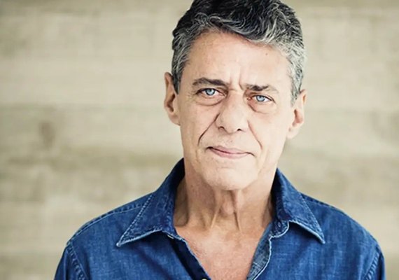 Chico Buarque vai celebrar 80 anos em Paris com filhas, sete netos e a mulher