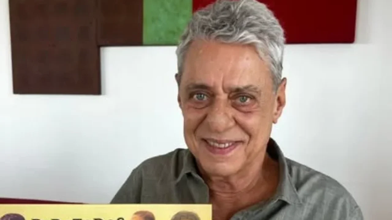 Chico Buarque completa 82 anos; relembre sucessos que consolidaram seu legado