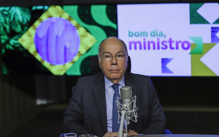 Governo dará apoio a brasileiros por passagem de furacão na Flórida