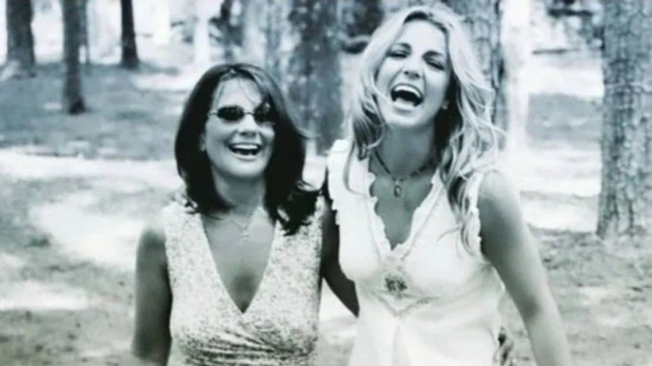 Mãe de Britney Spears nega abusos: ‘Eu tentei o meu melhor para ajudá-la’