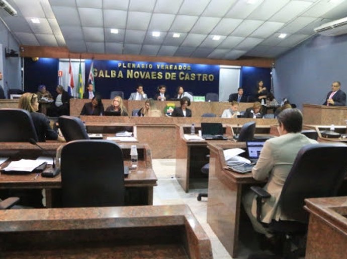 Estudantes que ganharam concursos recebem o reconhecimento da Câmara