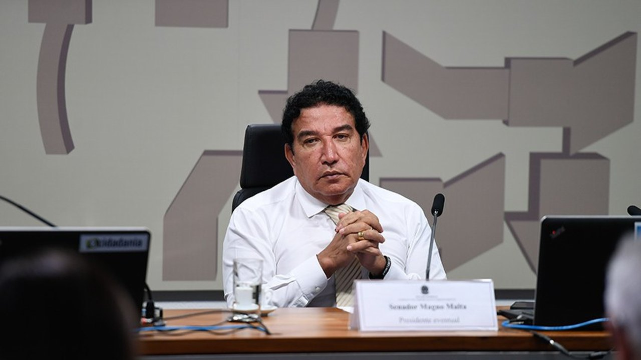 Magno Malta nega agressão a enfermeira e relata falha em atendimento hospitalar